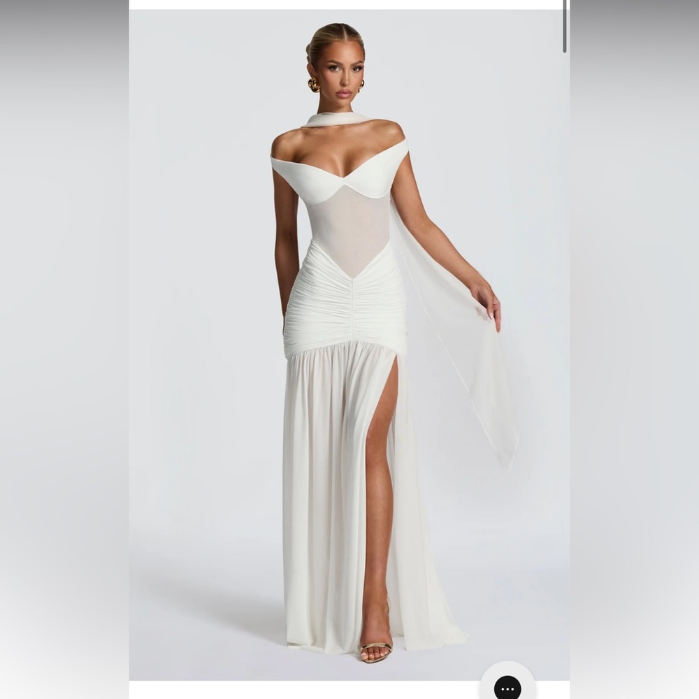 Babyboo Strapless White Gown with scarf included!!